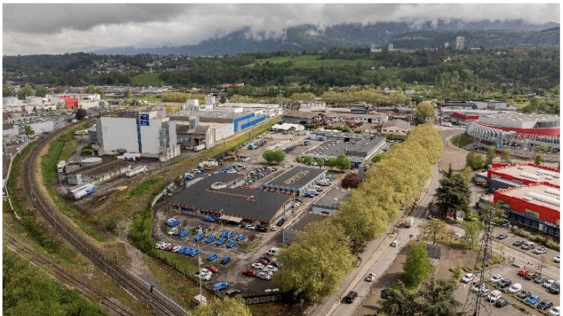 Ensemble d'activité et de bureaux